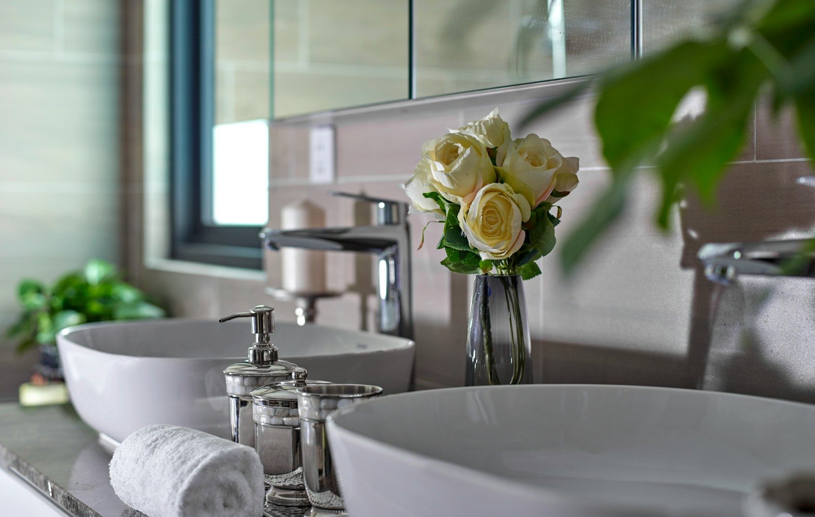 Photo by Huy Nguyen white roses on white ceramic sink